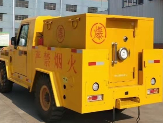 额敏凯龙爆破器材运输车：保障爆破任务的安全运行
